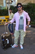 Vidyut Jamwal snapped at airport in Mumbai on 17th Nov 2015